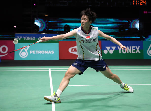 羽毛球高远球、杀球、吊球技术动作分解