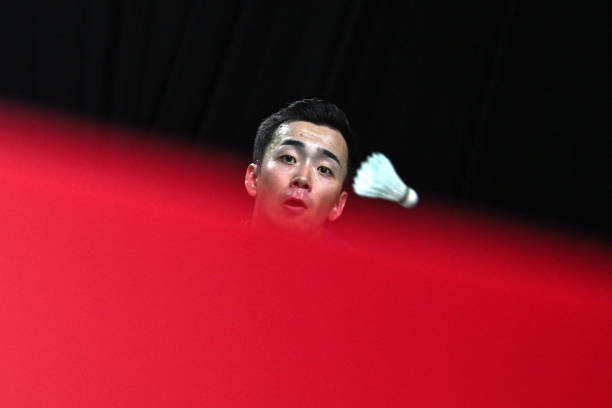 层高不足影响发挥?室内羽毛球场高度规范详解