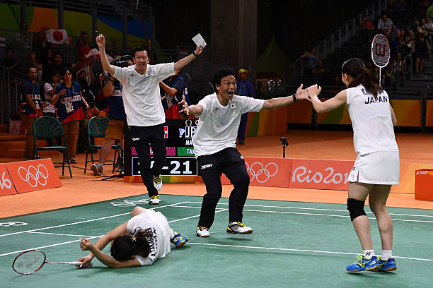 羽毛球拍名牌大比拼：Yonex vs Victor 谁更胜一筹？