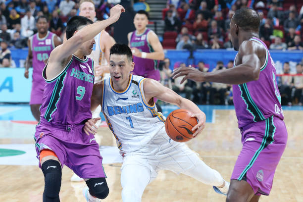 德安吉洛·拉塞尔目前效力于哪支NBA球队？