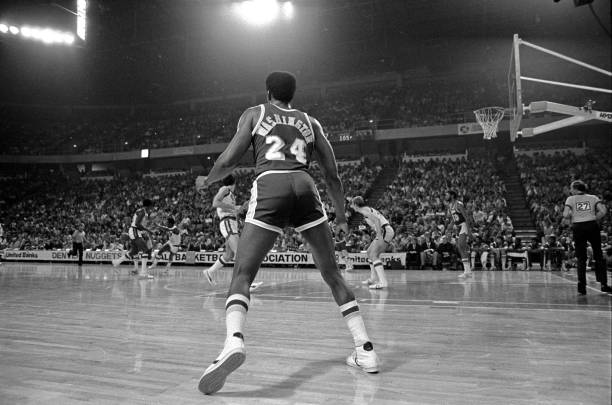 欧文三大过人技巧实战应用：提升你的篮球水平