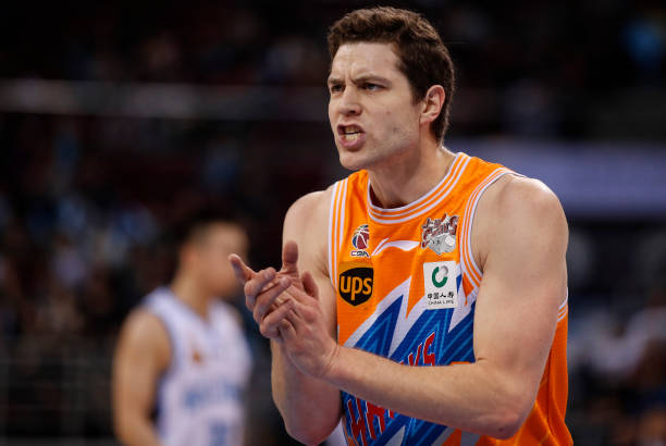 篮球场罚球线到篮板距离的精确测量方法