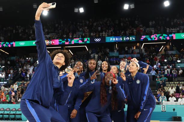 篮球犯规分类指南:个人犯规、技术犯规与违体犯规的区别