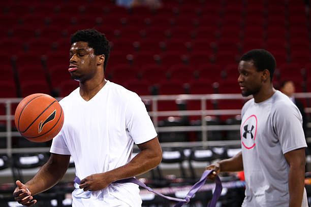 新浪体育独家解析:NBA总决赛G6关键战术与球员表现