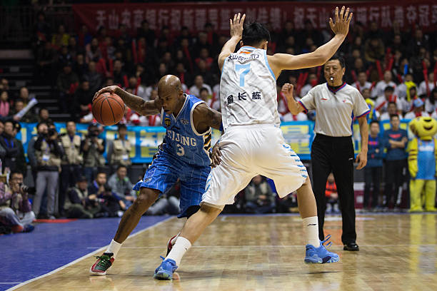 詹姆斯吧官微:詹姆斯新赛季球衣号码确定,球迷热议不断