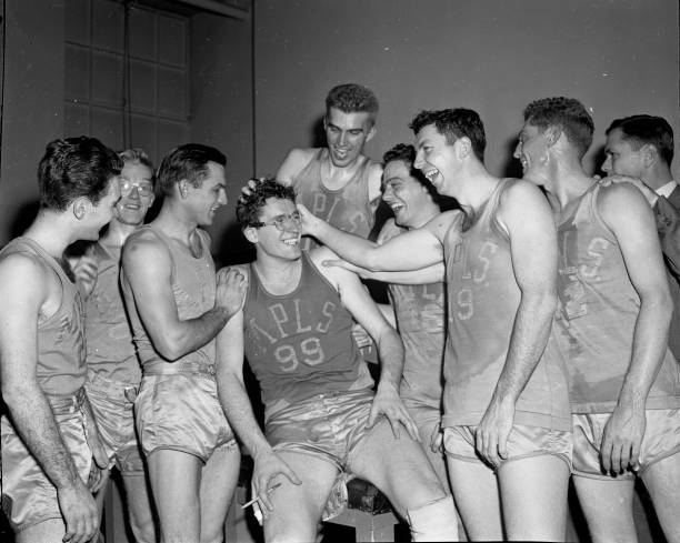 手绘篮球场平面图：分区标注与功能解析