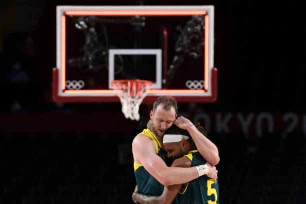 最新篮球场地标准尺寸图详解与标注说明