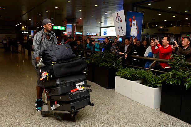 篮球训练服短袖与普通T恤的区别:为什么专业运动员选择它?