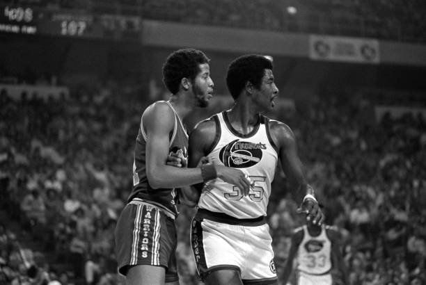 篮球场各区域尺寸要求:三分线、罚球区与禁区