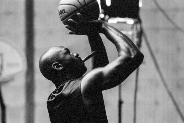 规则更新后，篮球走步判罚更严格还是更宽松？