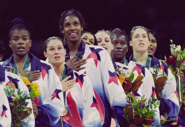 篮球直播间:詹姆斯vs杜兰特,巨星对决精彩不容错过!