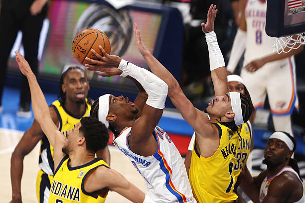 易建联妻子荆灵罕见亮相,穿搭时尚引热议