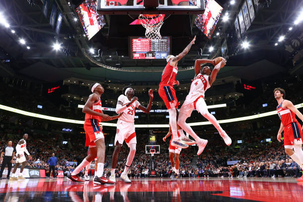 上篮时如何控制身体平衡？核心力量训练技巧