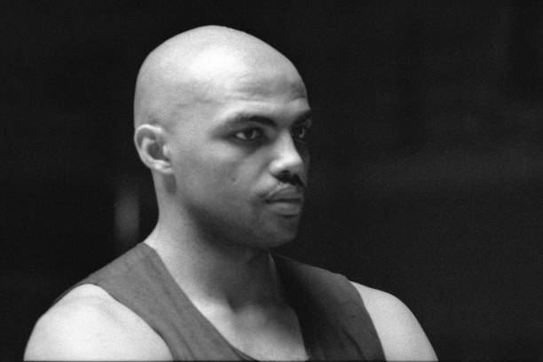 初中篮球赛裁判手势与信号解读