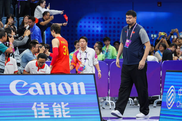 篮球入门：简单实用的上篮动作教学与练习