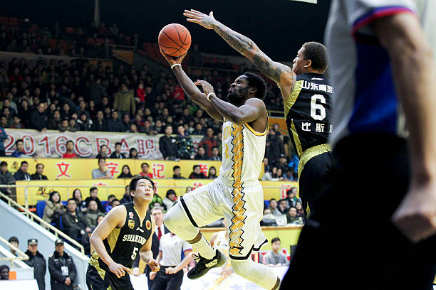 篮球与美食的完美结合：今日赛程+锅包肉菜谱