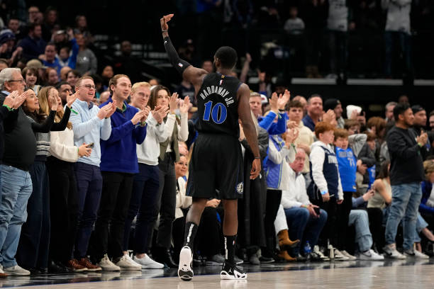 篮球规则速查手册:违例与犯规的快速判定指南