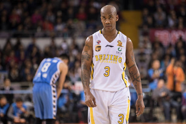 篮板下沿高度与篮板球技术的关联