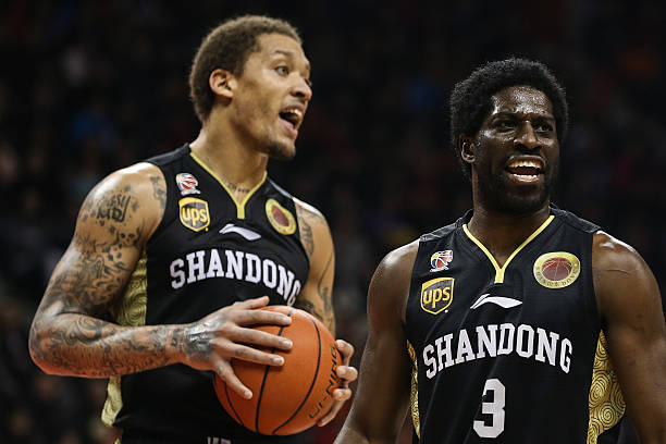 如何正确使用二步半上篮手势？详细教学指南