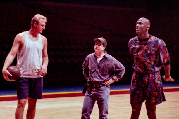 NBA冠军编年史:从凯尔特人到勇士的王朝更迭