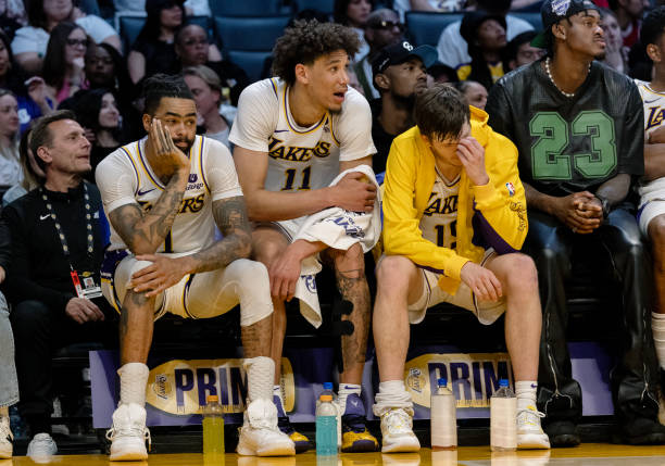 CBA赛事直播权归属解析：咪咕、央视谁更胜一筹？