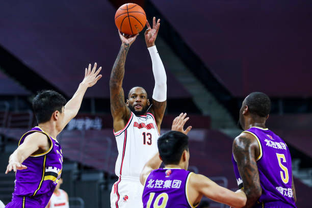 南滩热浪:迈阿密篮球风云录