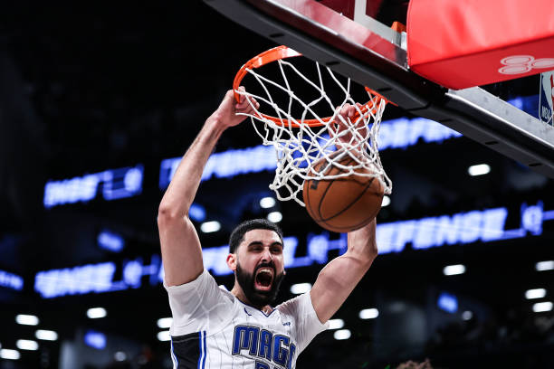 德安吉洛·拉塞尔效力球队历史及现况