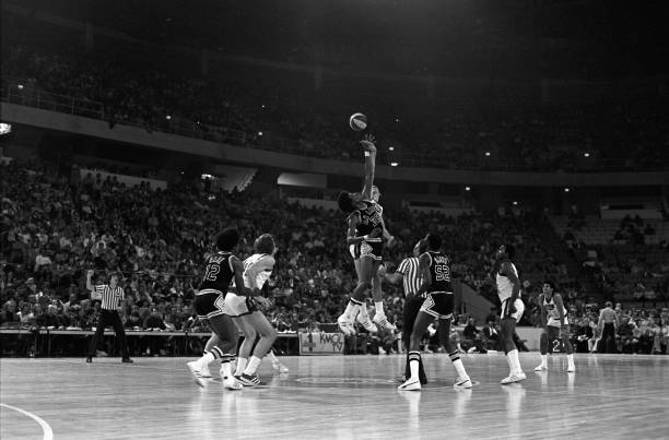 塑胶篮球场铺设费用:每平米价格受哪些因素影响?