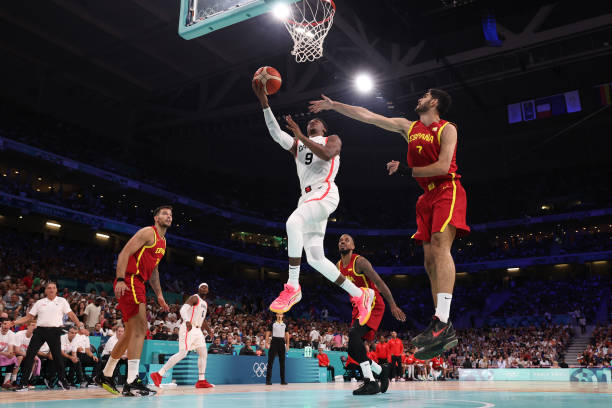 从麦克海尔到帕里什:伯德三连冠时期的黄金阵容