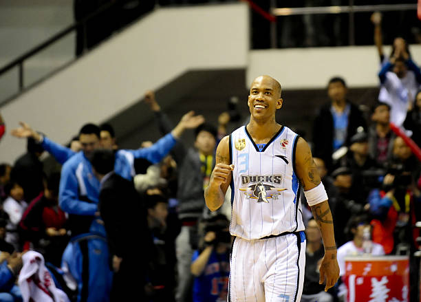 大前锋与其他位置球员的战术配合重要性