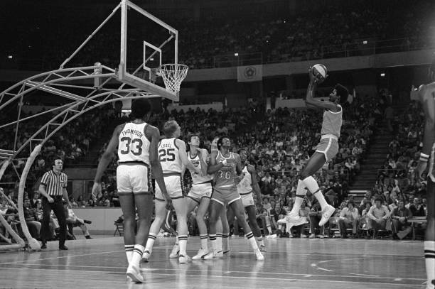 篮球比赛中的违例行为及其处理方式