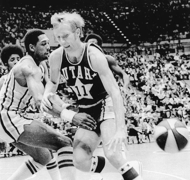 视频教学：如何正确识别篮球比赛中的走步违例