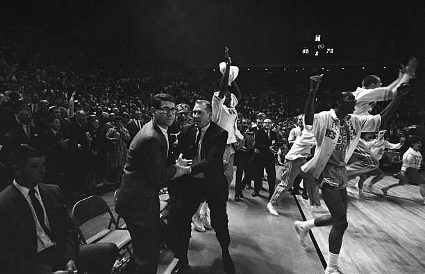 篮球场各区域尺寸指南：禁区、中圈与边线