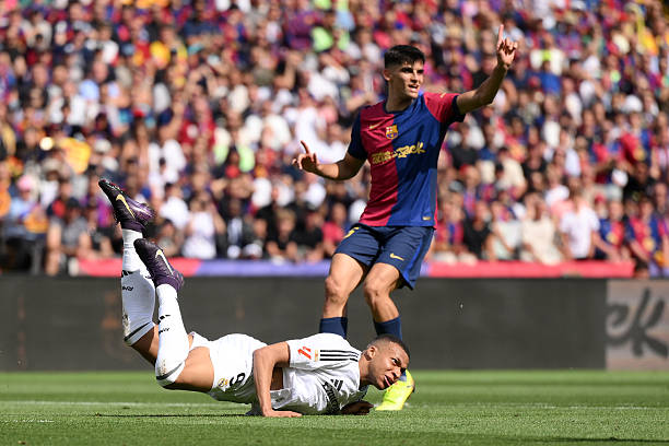 范巴斯滕的9号球衣:足坛历史上最具标志性的号码之一