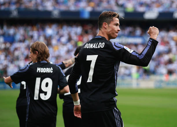 卡卡转会风波:从皇马到AC米兰的回归之路