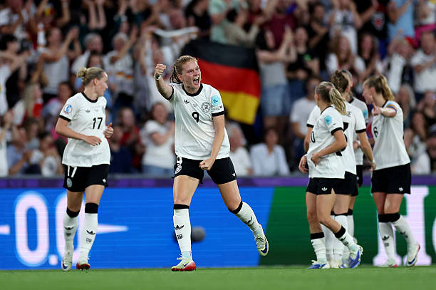 女足欧冠淘汰赛赛程公布:八强战、半决赛及决赛日期一览