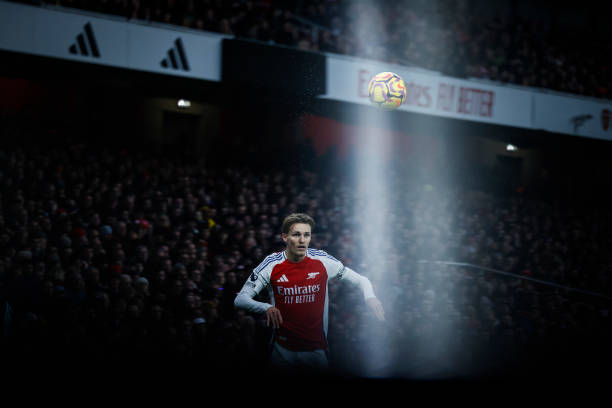 裁判视角:角球判罚的5大常见争议场景与正确判法