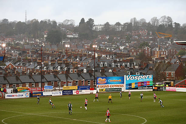 裁判必看：如何准确判罚15米防守距离违规行为