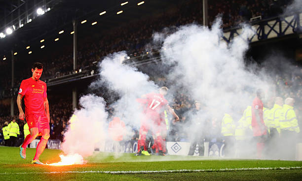 欧洲杯足球赛的举办年份规律是什么？