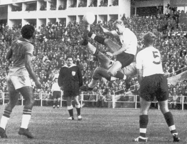 政策支持与补贴：如何降低足球场建设成本？