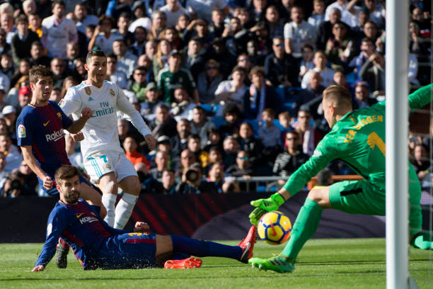 乔治娜的奢华生活：私人飞机、名牌包与C罗的宠爱日常