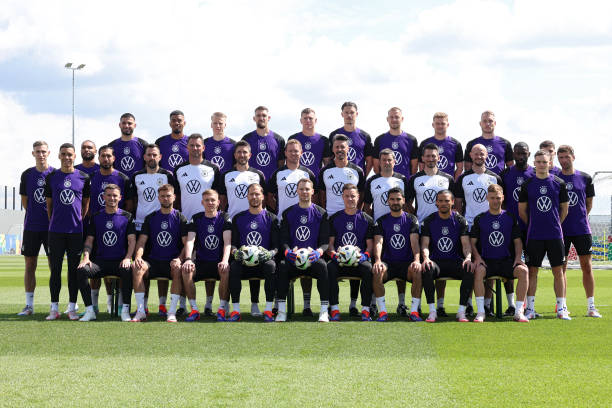 定位球和点球:足球规则中的关键区别解析