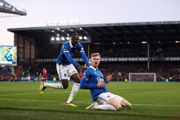 红牌停赛时长解析:一场、多场还是更久?