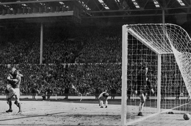 间接任意球判罚全解析：从门将违例到危险动作