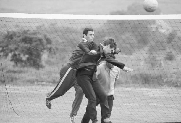 足球迷必看：点球被扑出后还能再射吗？