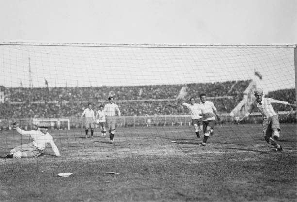 射门如梅西,过人似赫斯基:新一代前锋的终极模板