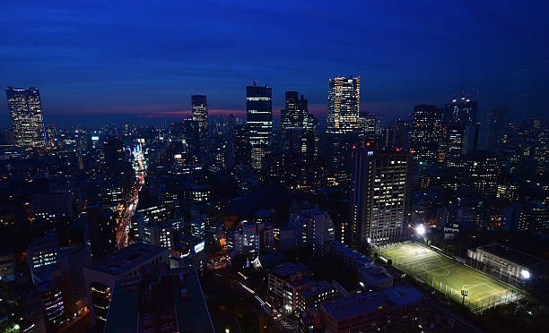 近二十年欧冠冠军一览:皇马、巴萨、拜仁谁更胜一筹?