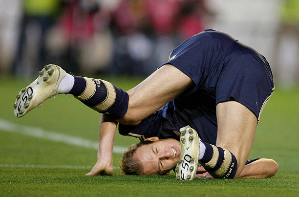 “射门”还是喝酒?这款酒桌游戏让你两难全!