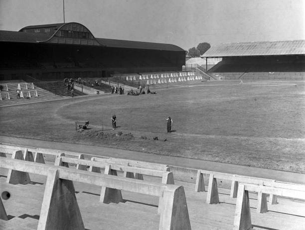 从拜仁到巴萨:33岁莱万的年龄与职业生涯转折点