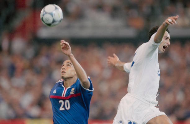 风格:设问式,引发读者思考